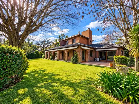 Casa 5 ambientes con 4 baños