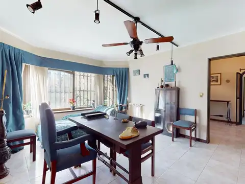 CASA QUINTA 5 AMB EN VENTA EN BRANDSEN CON PILETA