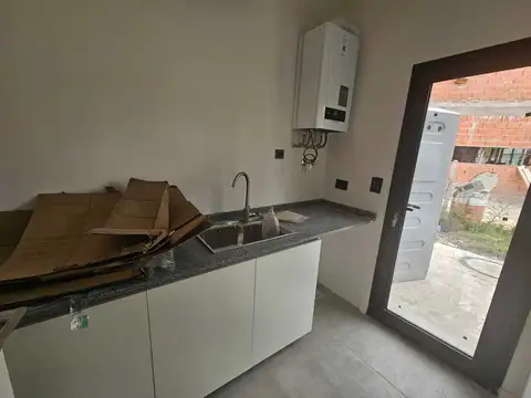 Casa 4 ambientes con 3 baños