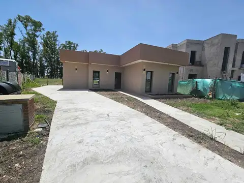 Casa  en Venta en Santa Sofía, Pilar del Este, Pilar