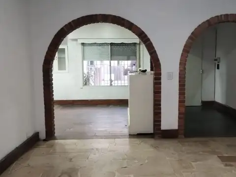Excelente oportunidad! Casa sobre lote de 200 mts sobre una de las avenidas principales de Tigre y a