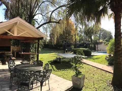 Imponente Casa Quinta en Moreno  1.704m² de Parque
