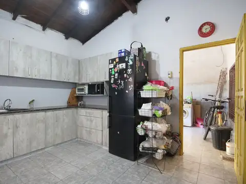 VENTA CASA 3 AMBIENTES CON PATIO/COCHERA TEMPERLEY