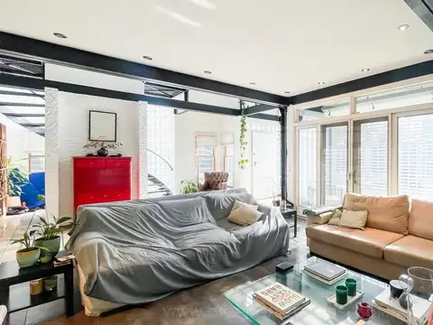 Casa en Alquiler con 2 cocheras