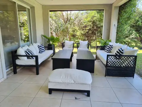 Casa 6 ambientes con 3 baños