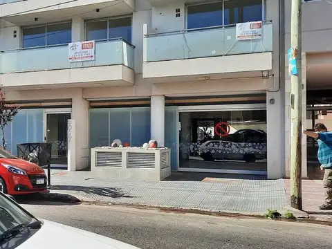DEPARTAMENTO DE TRES AMBIENTES CON COCHERA CUBIERTA