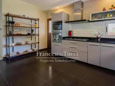 Casa 4 ambientes con 3 baños