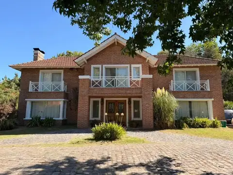 Excelente Casa En Alquiler Bella Vista