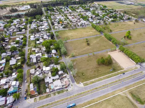 Terrenos de 900 m2 con frente sobre Newbery, Fisherton