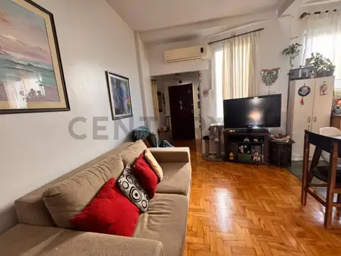 Simbrón 3800, Piso 1