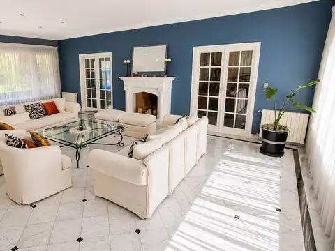 Casa 7 ambientes con 5 baños