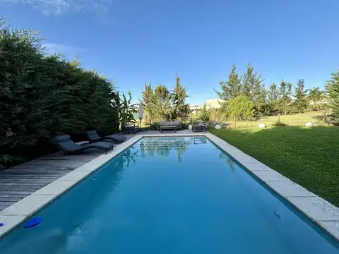 Casa en Venta en Berazategui, USD 1.000.000