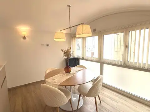 CENTRO - DPTO TIPO DUPLEX EN 2 PLANTAS.  3 amb. Reciclado a nuevo, amoblado y equipado.