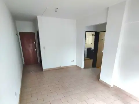 Cjal E Tribulato 1300, Piso 4