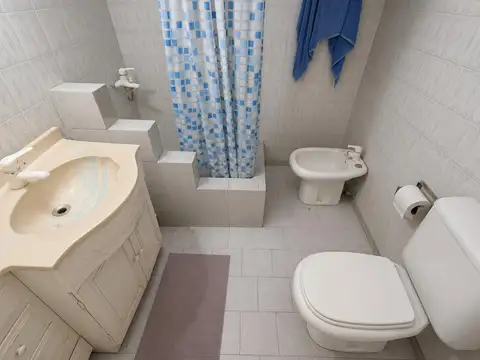 Casa 3 dormitorios, cochera, jardin, quincho - Castelar
