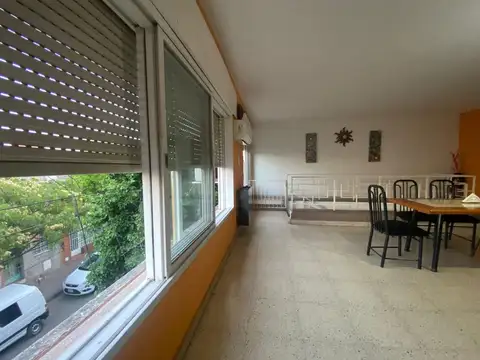 Casa 10 ambientes con 4 baños