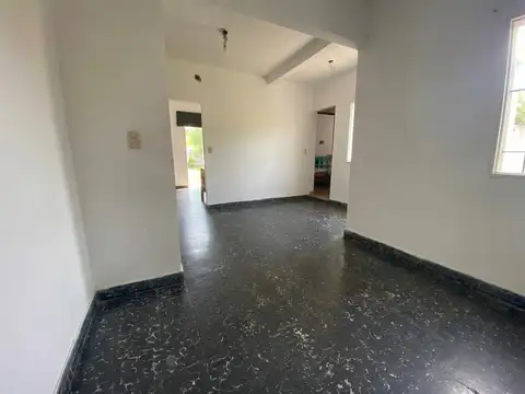 Casa 4 ambientes con 1 baño