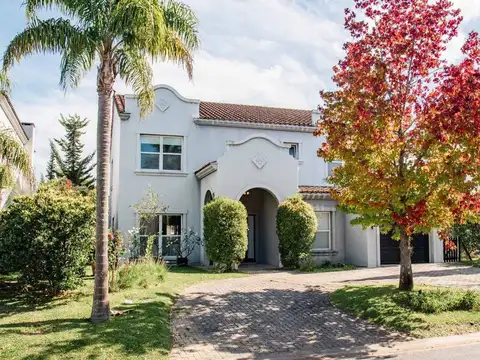 CASA EN VENTA AL LAGO EN NORDELTA