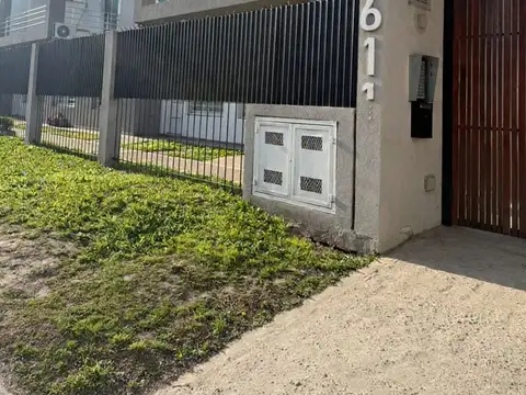 Venta. Departamento 3 amb con patio y cochera. San Miguel