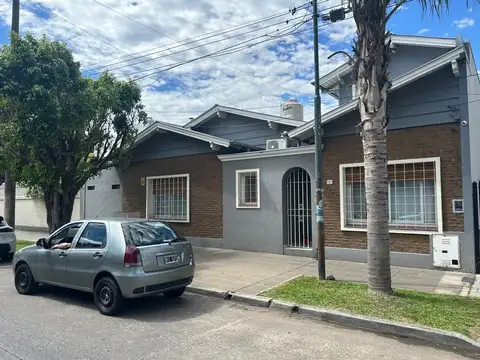 Chalet 5 Ambientes en zona residencial.