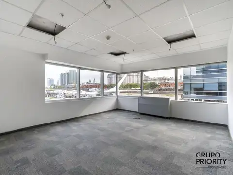 Oficina en alquiler en Puerto Madero con cochera!