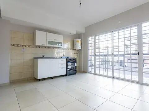 Av. Rivadavia 10600 Departamento1 Ambiente y 1/2 Balcón y patio Alquiler