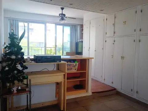 VENTA Departamento 2 ambientes. Sobre Av. Maipu