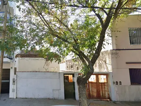 Casa a RECICLAR en excelente Lote 8,66 x 42