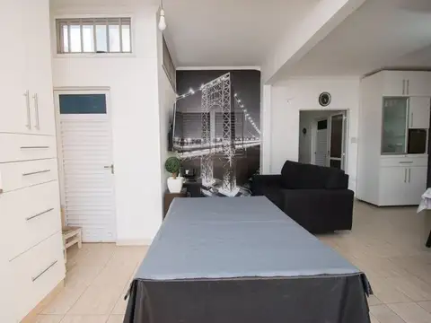 CASA EN VENTA 2 PLANTAS, 5 DORM., PATIO Y COCHERA