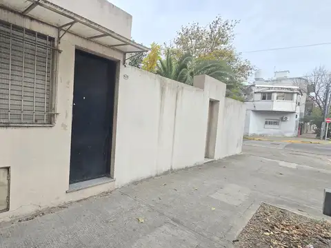 Casa a refaccionar en esquina