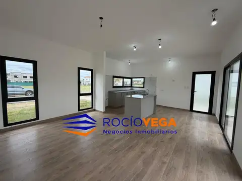 Casa 4 ambientes con 2 baños