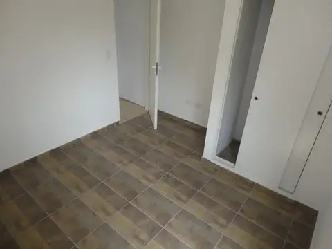 HERMOSO DEPARTAMENTO 2 AMBIENTES CONTRAFRENTE CON BALCÓN  SEMI-NUEVO