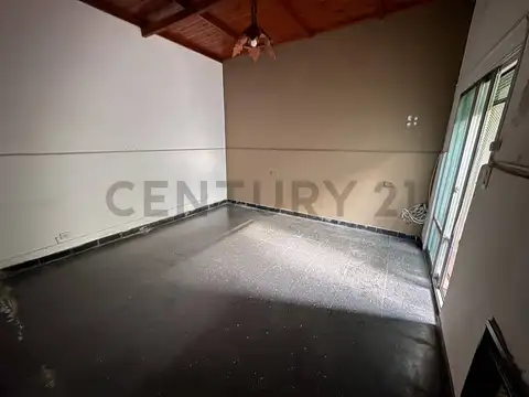 Venta | PH de 3 Ambientes con Local al Frente | Excelente Ubicación en Banfield | SIN EXPENSAS
