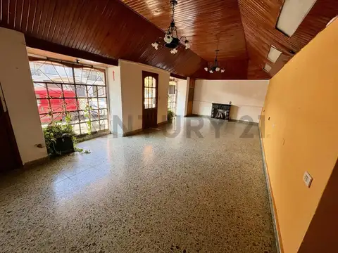 Venta | PH de 3 Ambientes con Local al Frente | Excelente Ubicación en Banfield | SIN EXPENSAS