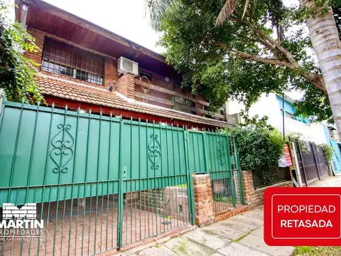 Chalet en 2 plantas 5 amb en venta, con patio y jardín de invierno - Olivos