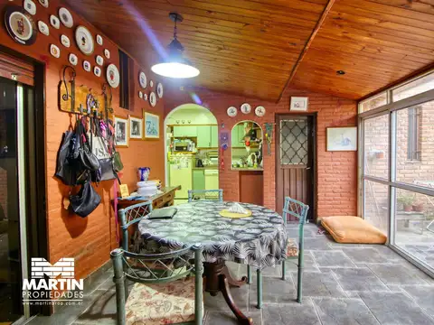 Chalet en 2 plantas 5 amb en venta, con patio y jardín de invierno - Olivos
