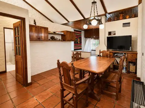 Casa 5 ambientes con 1 baño