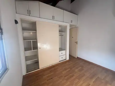 Depto Tipo Casa en Alquiler con 1 cocheras