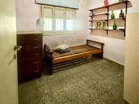 Casa a reciclar en lote de 10x40 mts - Temperley