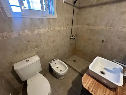 Casa 2 ambientes con 1 baño