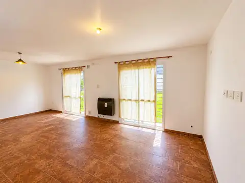 71 esquina 182 Bis N° 4300
