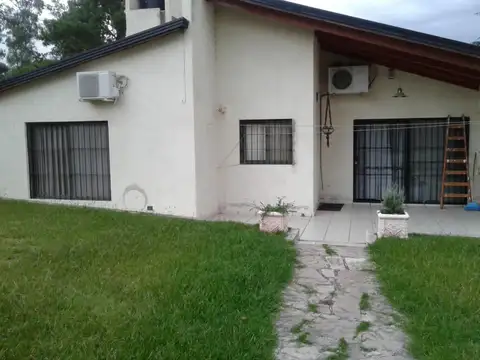 Casa 5 ambientes con 2 baños