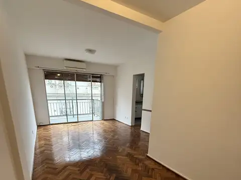 ALQUILER | Monoambiente con balcón y vista abierta en Recoleta