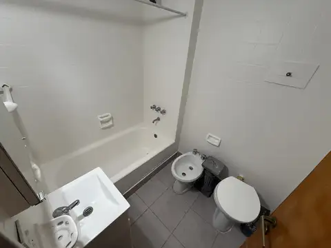 ALQUILER | Monoambiente con balcón y vista abierta en Recoleta