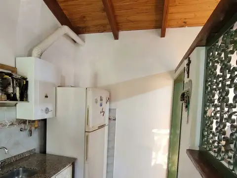 Casa 8 ambientes con 2 baños