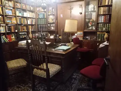 A 2 c/ av. Maipu y 1 1/2 de HIp Irigoyen.