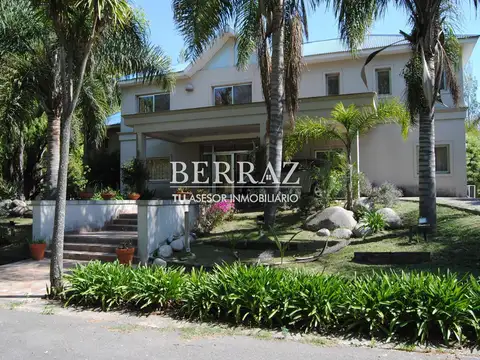 Casa venta 5 ambientes en Campo Grande Pilar lote de 1124,80 m2