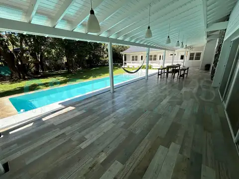 Casa 6 ambientes con 4 baños