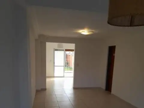 Casa Triplex en Alquiler con cochera en San Fernando