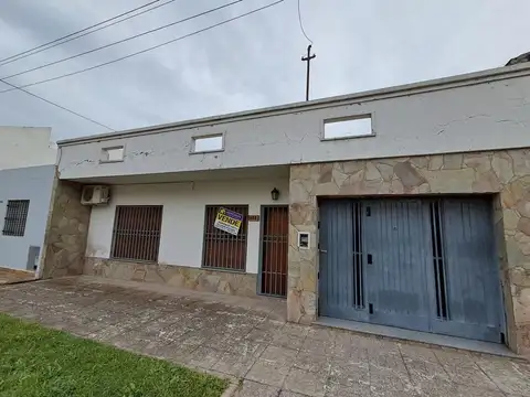 Vendo Casa sobre importante esquina en B° Prado Español